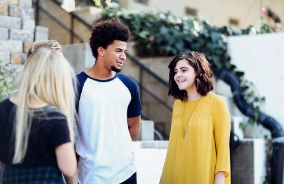 Chiara Lubich La potencia creativa de la escucha que genera diálogo